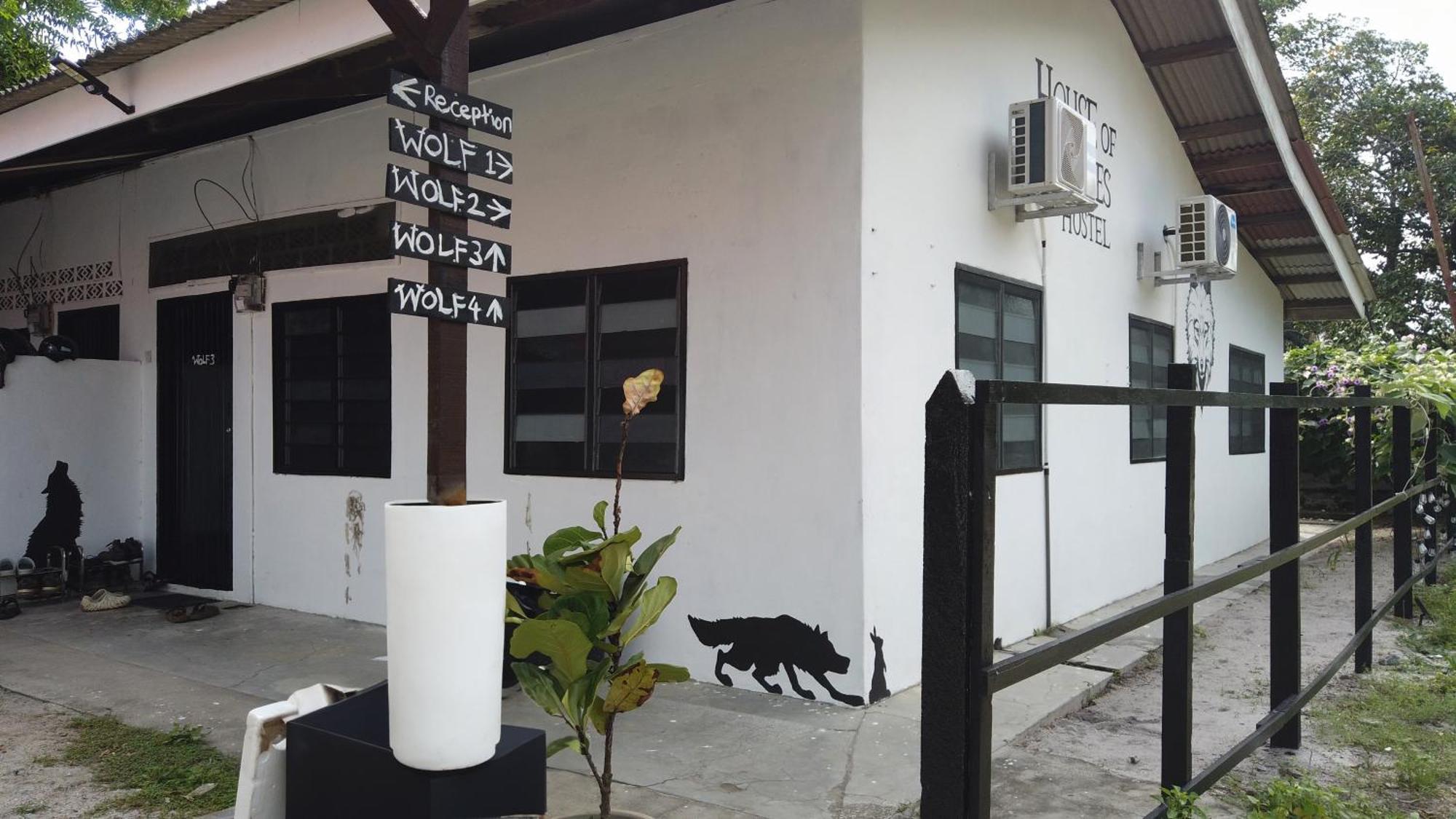 House Of Wolves Hostel 판타이체낭 외부 사진
